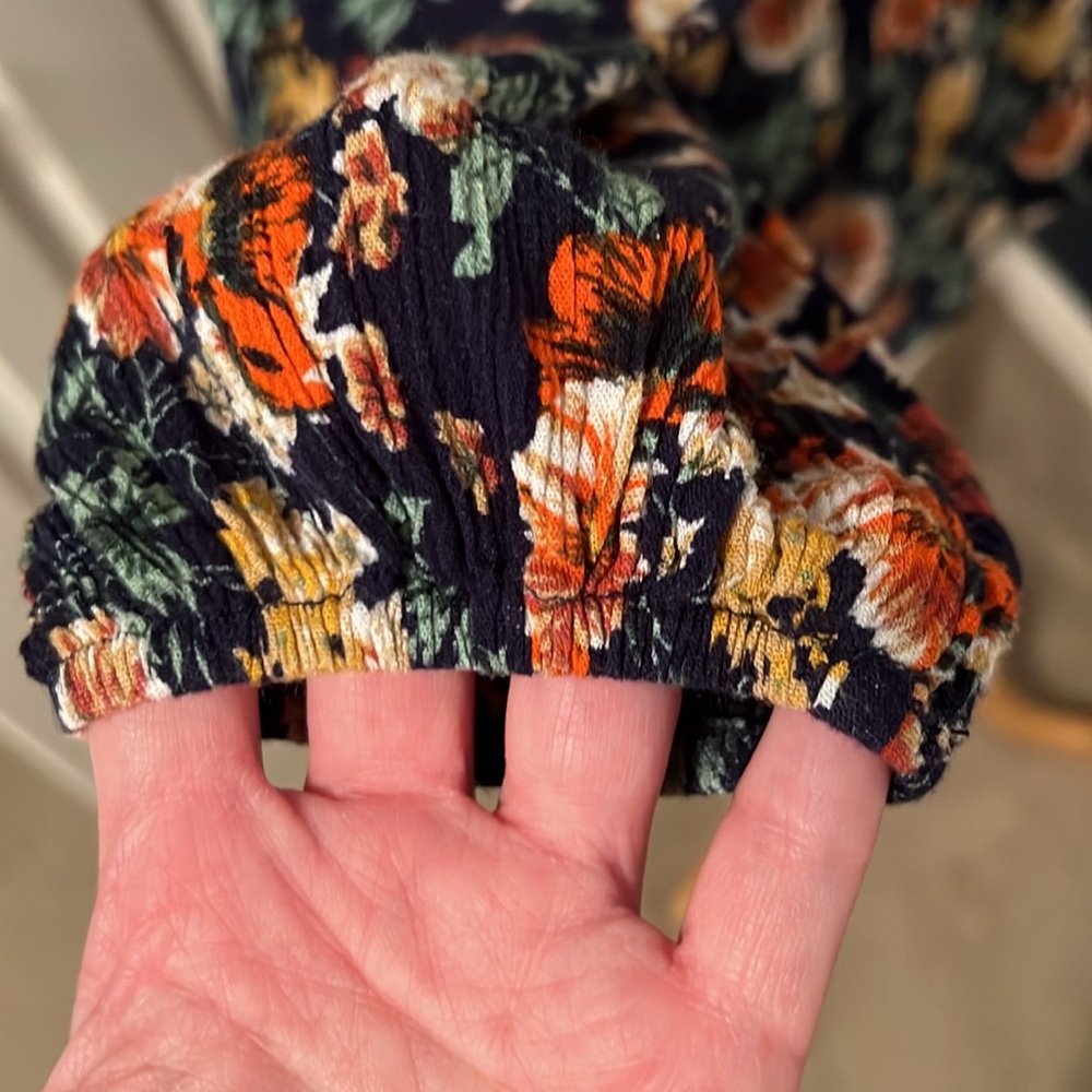 EUC Jodifl Floral Top - Picture 4 of 6